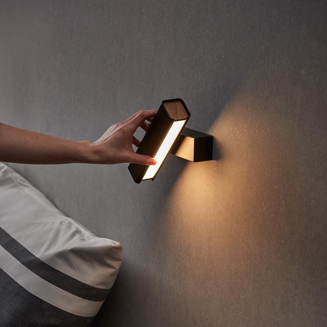 Светильники Minimalist Creative Wall Lamp