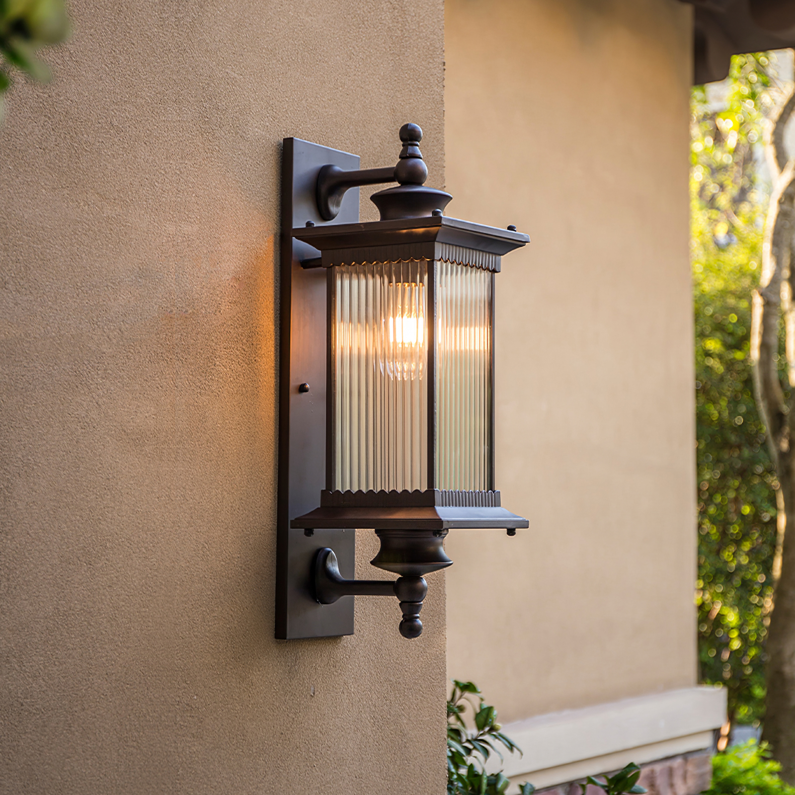 Beautiful and functional outdoor lighting: 9 classic brass wall lights -  Mooielight